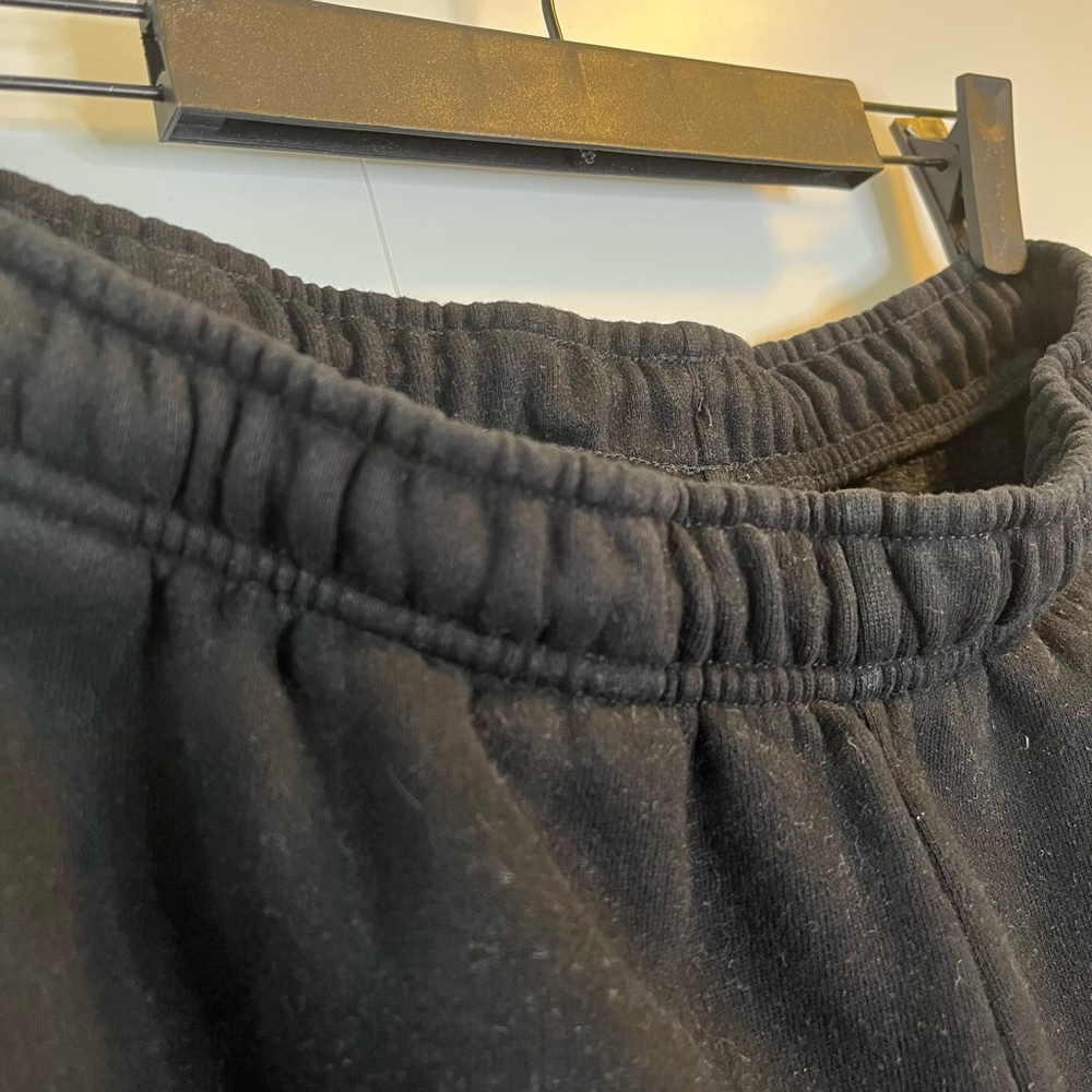 Aritzia Sweatfleece Cozy Fleece Sweatpants Boyfriend Fit Straight Leg Black XS - Picture 10 of 17